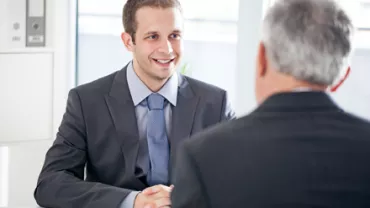 Hombre en una entrevista de trabajo